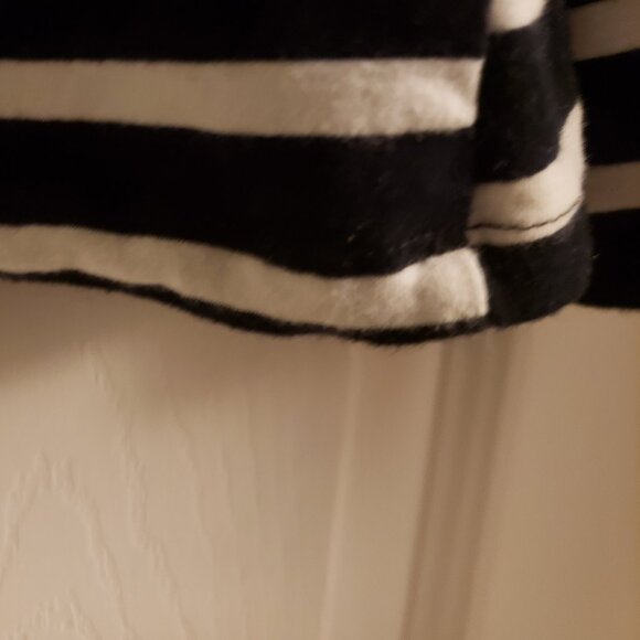 Wet Seal + Women's Black White Striped V-Neck Top LS Tee Plus Size Please Read - Picture 8 of 10